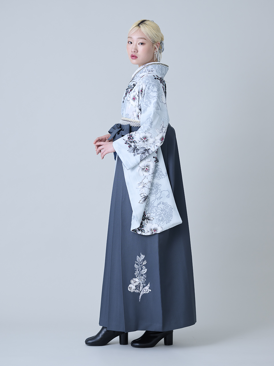 ▽袴　一式セット（扇子なし）　絹100%　購入時20万以上したので半額以下です❁ KIMONO＆ 卒業袴 New Collection Fair | 袴 | KIMONO&
